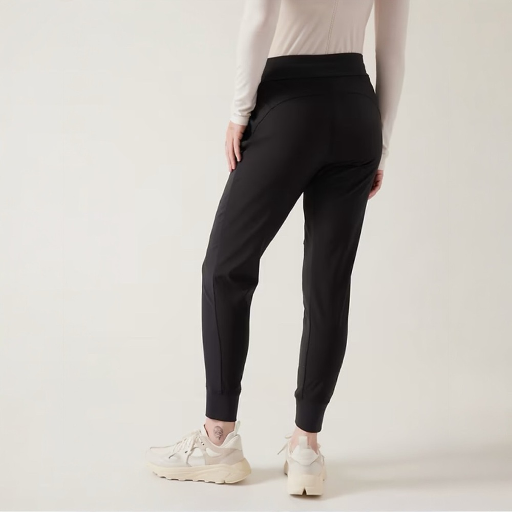 NWT Athleta Headlands Hybrid Trek Jogger - Picture 5 of 7